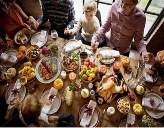 How-to-Host-a-Large-Thanksgiving-Dinner-at-Your-Home.jpg